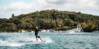 WAKE PARK (Téléski sur le lac de St Renan)
